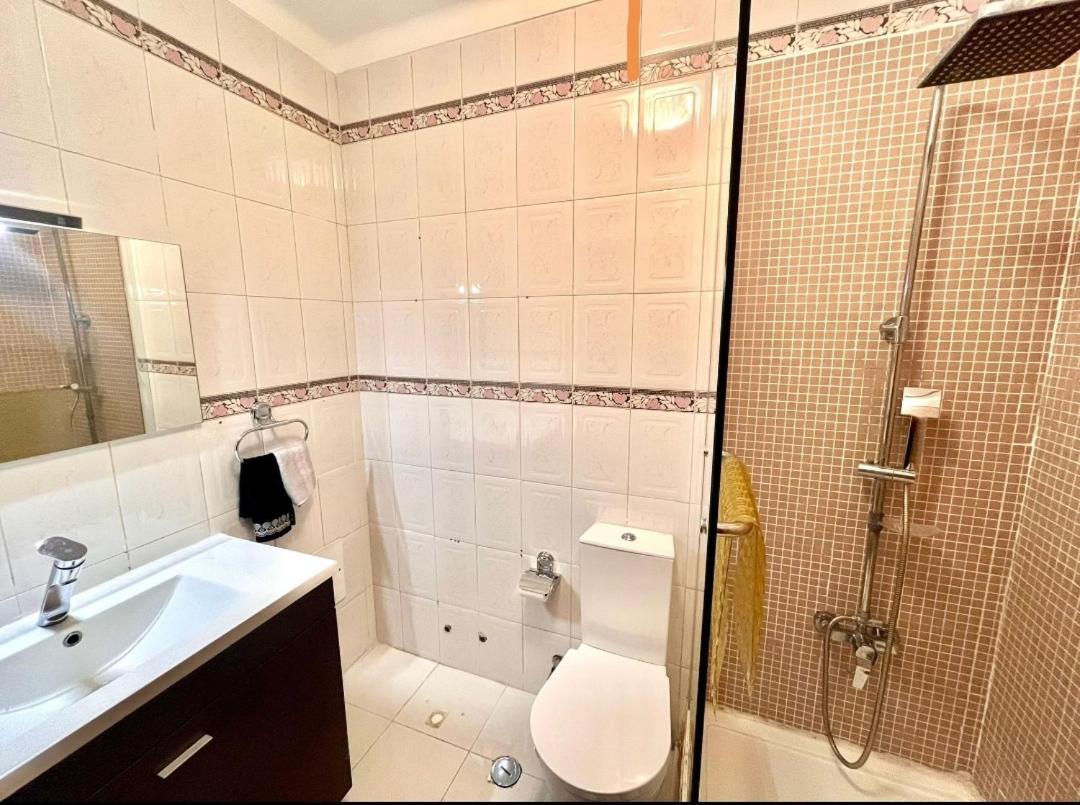 Апартаменты Quarto Boa Localizacao Com Cozinha E Casa De Banho Капарика Экстерьер фото